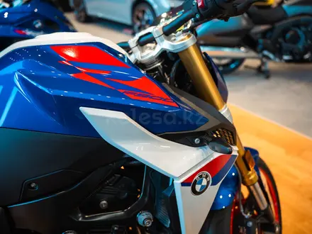 BMW  F 900 R 2026 года за 10 537 434 тг. в Алматы – фото 2