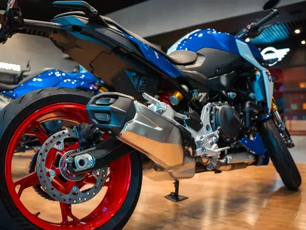 BMW  F 900 R 2026 года за 10 537 434 тг. в Алматы – фото 6