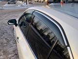Ветровики на Toyota Camry 70 c молдингом дефлекторы окон камри за 16 500 тг. в Астана – фото 3