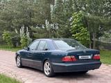 Mercedes-Benz E 320 2000 года за 6 000 000 тг. в Мерке – фото 3