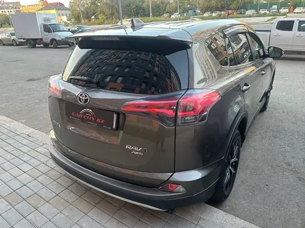 Toyota RAV4 2018 года за 13 500 000 тг. в Астана – фото 4