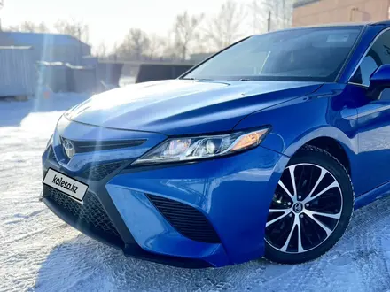 Toyota Camry 2019 года за 8 800 000 тг. в Актобе – фото 2