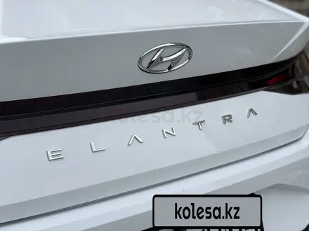 Hyundai Elantra 2021 года за 9 100 000 тг. в Актобе – фото 17