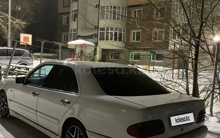 Mercedes-Benz E 320 1997 года за 2 900 000 тг. в Кокшетау