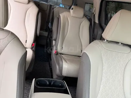 Kia Carnival 2022 года за 19 500 000 тг. в Алматы – фото 16