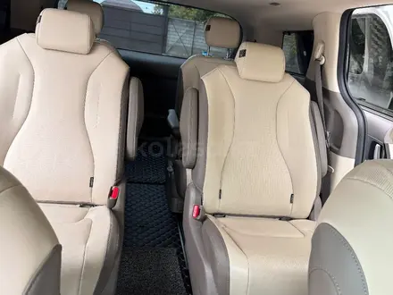 Kia Carnival 2022 года за 19 500 000 тг. в Алматы – фото 18