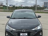 Hyundai Elantra 2019 года за 4 800 000 тг. в Уральск – фото 3