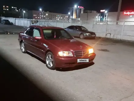 Mercedes-Benz C 180 1993 года за 1 450 000 тг. в Караганда – фото 2