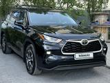 Toyota Highlander 2021 года за 17 700 000 тг. в Актобе – фото 2