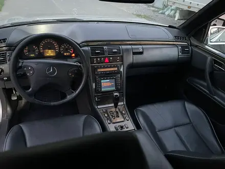 Mercedes-Benz E 320 2000 года за 6 000 000 тг. в Шымкент – фото 15