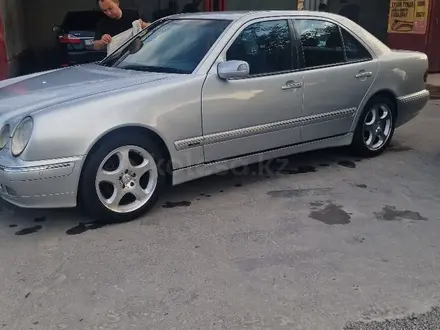 Mercedes-Benz E 320 2000 года за 6 000 000 тг. в Шымкент – фото 22
