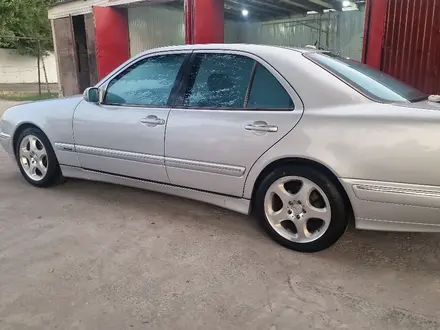 Mercedes-Benz E 320 2000 года за 6 000 000 тг. в Шымкент – фото 23