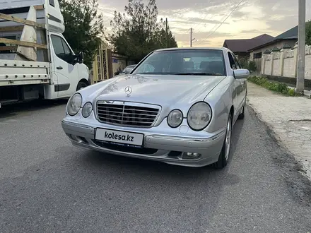 Mercedes-Benz E 320 2000 года за 6 000 000 тг. в Шымкент – фото 3
