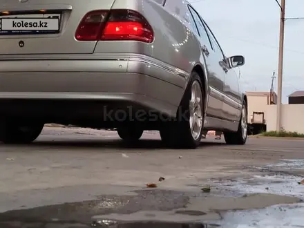 Mercedes-Benz E 320 2000 года за 6 000 000 тг. в Шымкент – фото 32