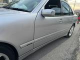 Mercedes-Benz E 320 2000 года за 6 000 000 тг. в Шымкент – фото 4