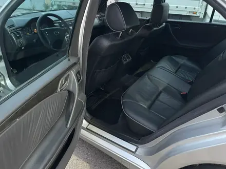 Mercedes-Benz E 320 2000 года за 6 000 000 тг. в Шымкент – фото 6