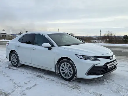 Toyota Camry 2021 года за 14 000 000 тг. в Семей