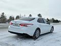 Toyota Camry 2021 годаүшін14 000 000 тг. в Семей – фото 2