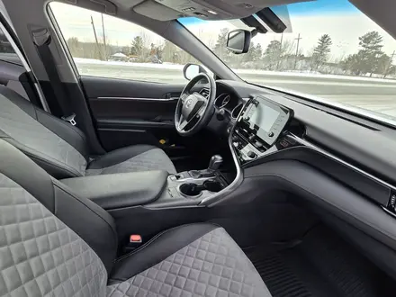 Toyota Camry 2021 года за 14 000 000 тг. в Семей – фото 5