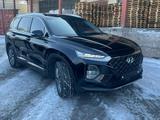 Hyundai Santa Fe 2019 годаfor15 000 000 тг. в Алматы