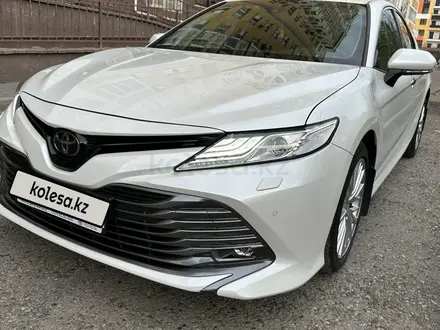 Toyota Camry 2020 года за 16 500 000 тг. в Алматы – фото 2