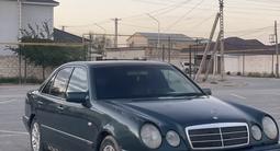 Mercedes-Benz E 230 1997 года за 1 900 000 тг. в Жанаозен – фото 3
