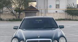 Mercedes-Benz E 230 1997 года за 1 900 000 тг. в Жанаозен – фото 2