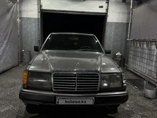 Mercedes-Benz E-Class, 1989