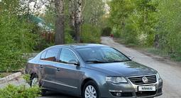 Volkswagen Passat 2005 годаүшін3 200 000 тг. в Уральск