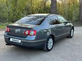 Volkswagen Passat 2005 года за 3 200 000 тг. в Уральск – фото 4