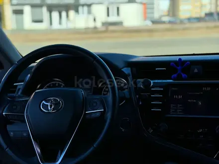 Toyota Camry 2021 года за 13 499 999 тг. в Актобе – фото 5