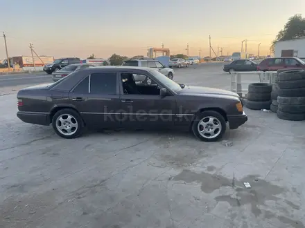 Mercedes-Benz E 320 1995 года за 2 000 000 тг. в Актау – фото 2