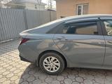 Hyundai Elantra 2022 года за 9 300 000 тг. в Алматы – фото 4