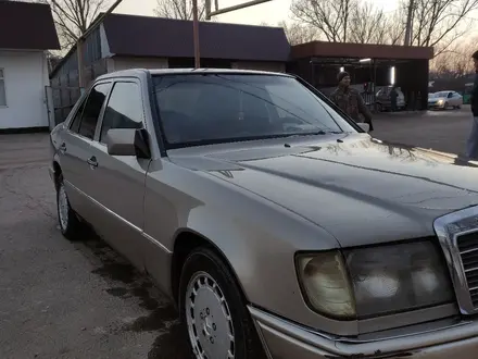 Mercedes-Benz E 230 1987 года за 900 000 тг. в Алматы – фото 8