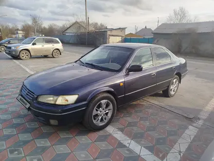 Toyota Camry 1998 года за 3 500 000 тг. в Урджар – фото 12