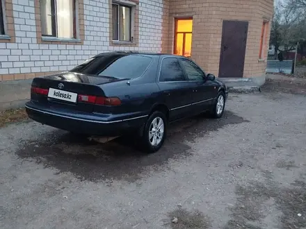 Toyota Camry 1998 года за 3 500 000 тг. в Урджар – фото 4