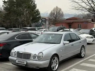 Mercedes-Benz E 320