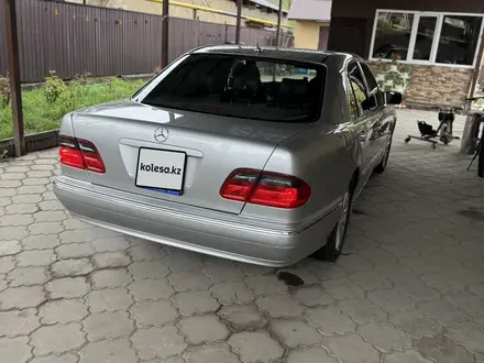 Mercedes-Benz E 320 1997 года за 4 500 000 тг. в Алматы – фото 2