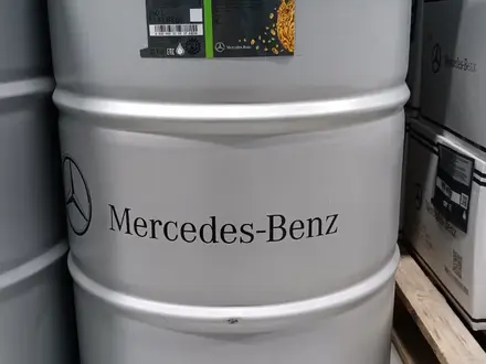 Оригинальное моторное масло 5W30 Mercedes-benz A000989671017FBDW за 6 060 тг. в Алматы