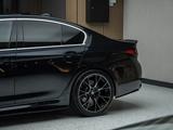 BMW 5 серия 2023 годаүшін24 200 000 тг. в Шымкент – фото 2