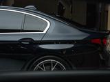 BMW 5 серия 2023 годаүшін24 200 000 тг. в Шымкент – фото 3