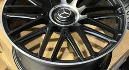 Разноразмерные кованые оригинальные диски R21 на Mercedes AMG за 800 000 тг. в Алматы