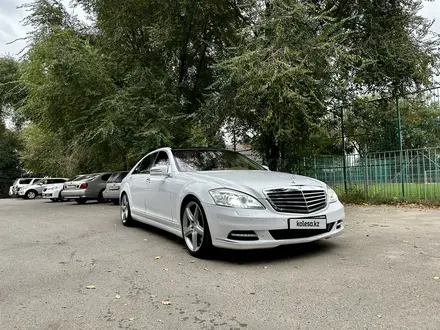 Mercedes-Benz S 500 2007 года за 9 000 000 тг. в Алматы – фото 17