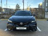 Toyota Camry 2022 года за 12 500 000 тг. в Астана