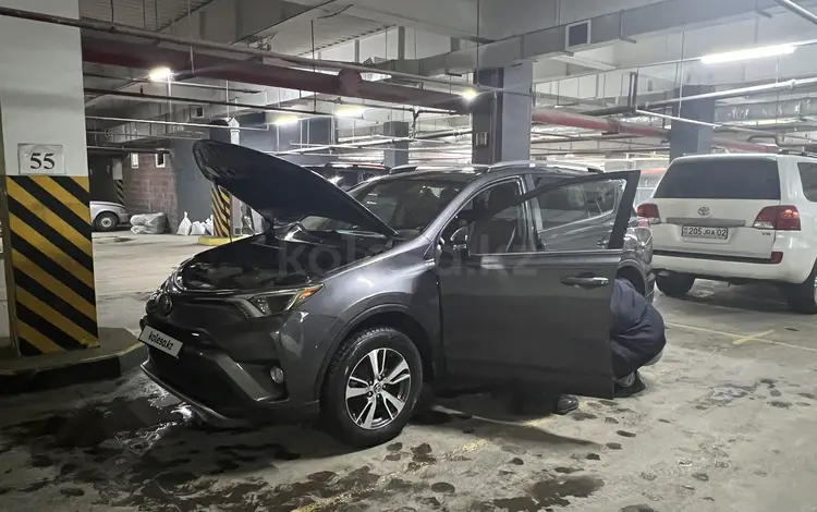 Toyota RAV4 2018 года за 12 500 000 тг. в Астана