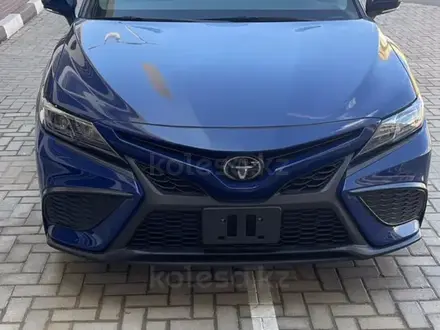 Toyota Camry 2023 года за 18 500 000 тг. в Актау