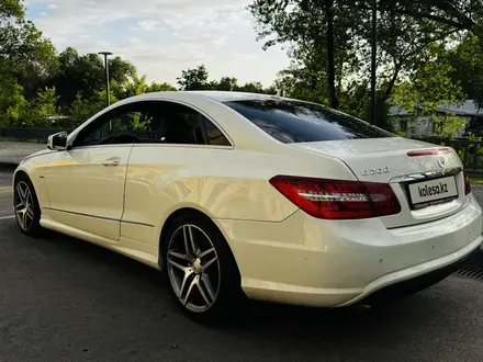 Mercedes-Benz E 200 2011 года за 7 000 000 тг. в Алматы – фото 4