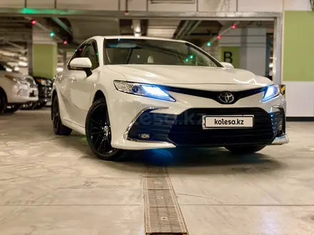 Toyota Camry 2021 года за 15 900 000 тг. в Алматы