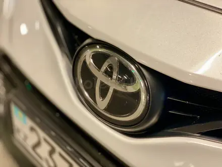 Toyota Camry 2021 года за 15 900 000 тг. в Алматы – фото 11
