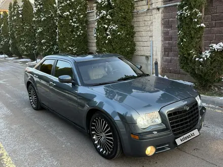 Chrysler 300C 2006 года за 5 500 000 тг. в Шымкент – фото 2